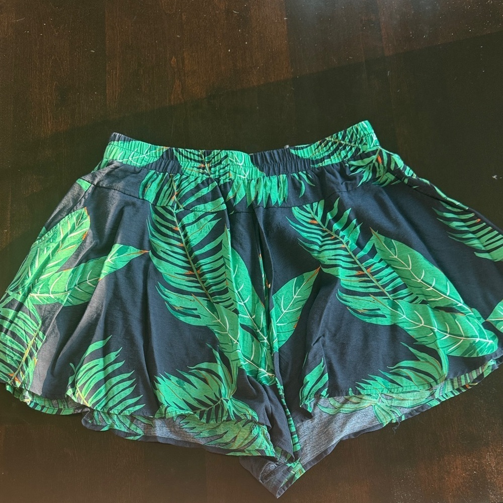 Tropical Leaf Print Women's Shorts